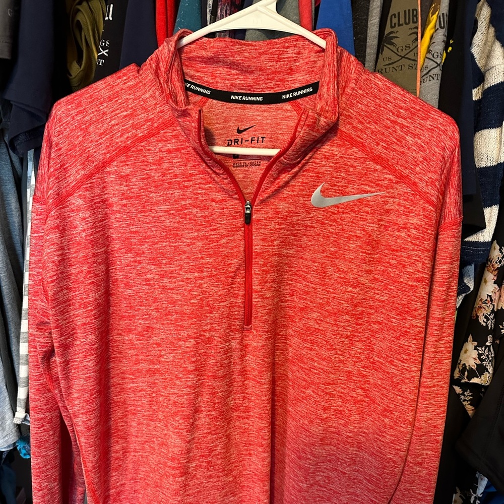 Women’s Medium Nike top